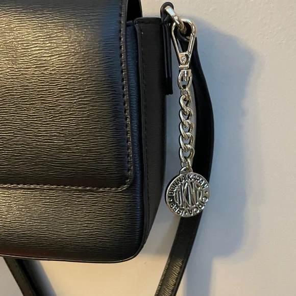 DKNY crossbody purse - Picture 4 of 6